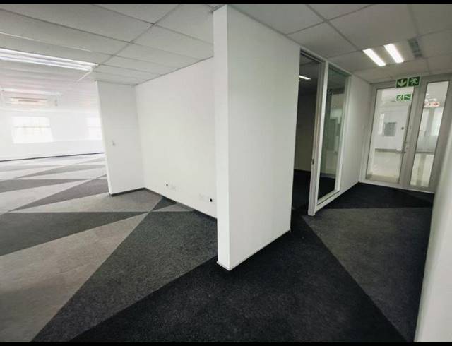 BUSINESS PROPERTY TO RENT IN BRYANSTON